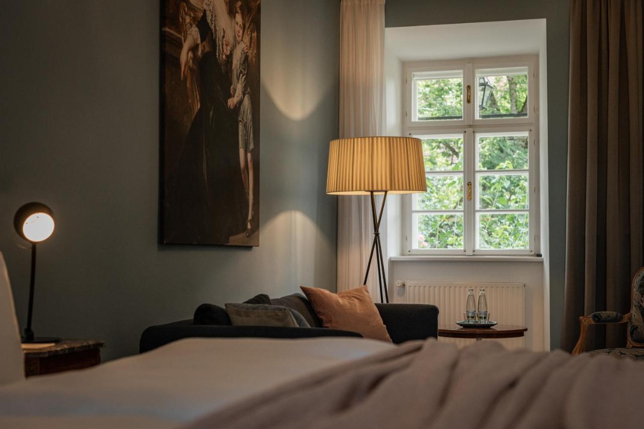 Boutique Hotel Zum Oberjaeger, Schloss Lackenbach Exterior photo